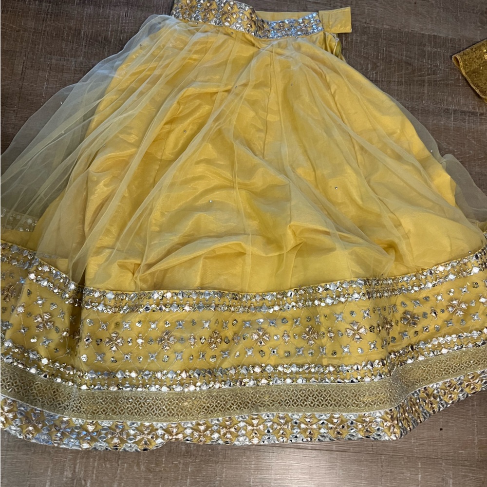 Lashkaraa yellow Lehenga skirt